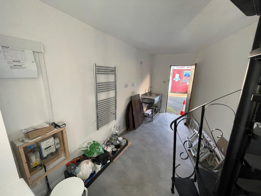 Lot: 80 - PROPERTY WITH POTENTIAL - Ground floor room